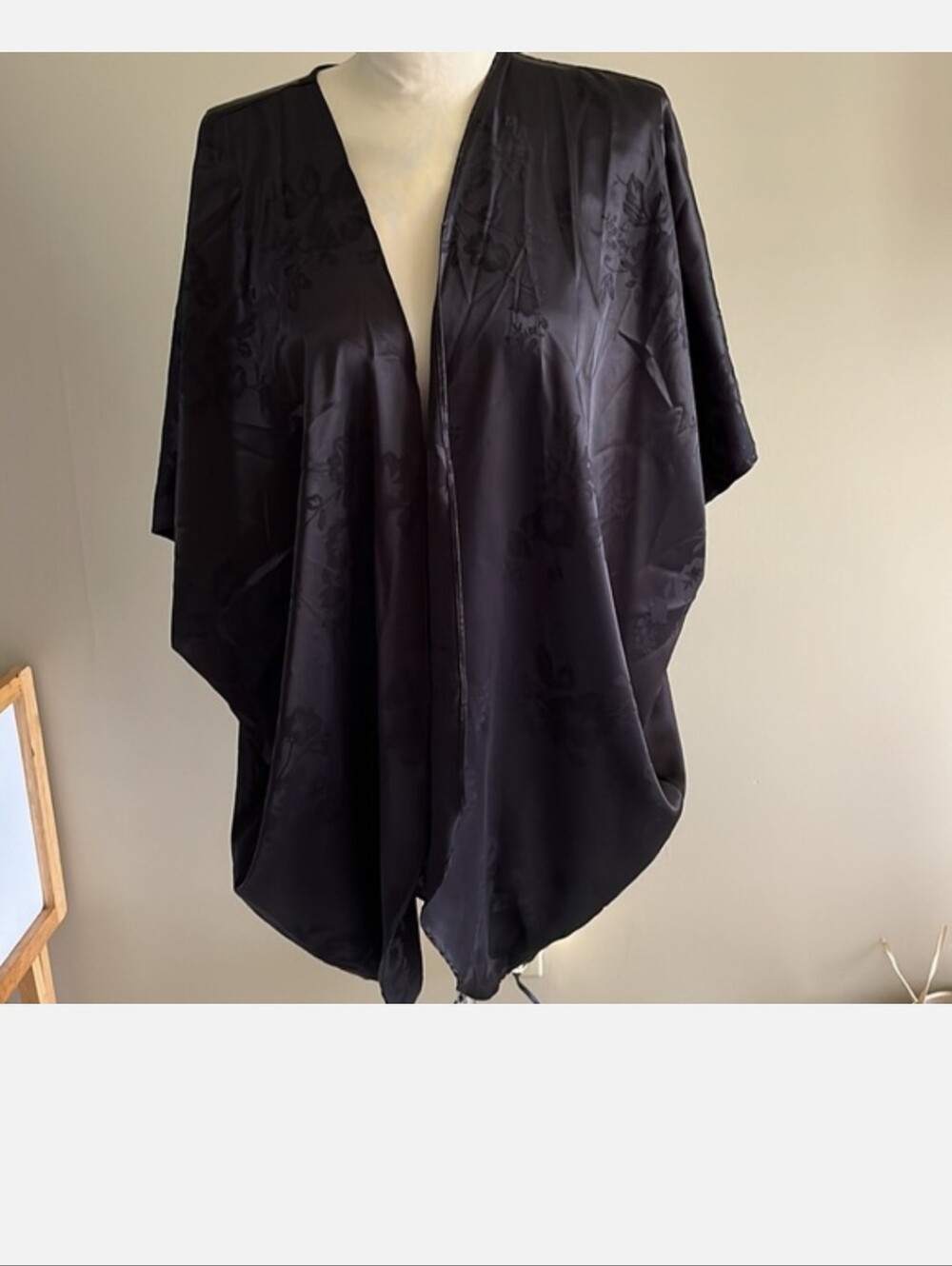From Time, and Tru black kimono short robe size S-M
